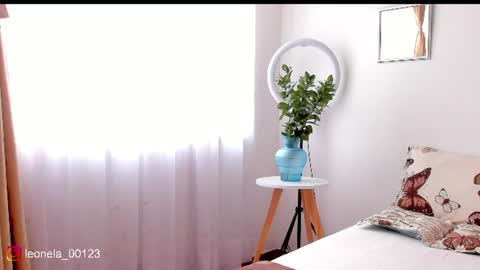 Snapshot of cuddlingbunnny chatting on 06-27-26, 07:19 Leonela online show from 06-27-26, 07:19