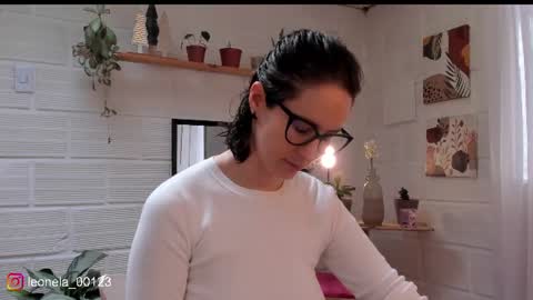Snapshot of cuddlingbunnny chatting on 07-10-26, 03:25 Leonela online show from 07-10-26, 03:25