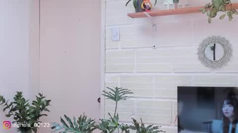 Snapshot of cuddlingbunnny chatting on 07-28-26, 04:05 Leonela online show from 07-28-26, 04:05