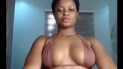 Snapshot of cum_ebony_petitxx chatting on 09-21-25, 07:32 cath online show from 09-21-25, 07:32
