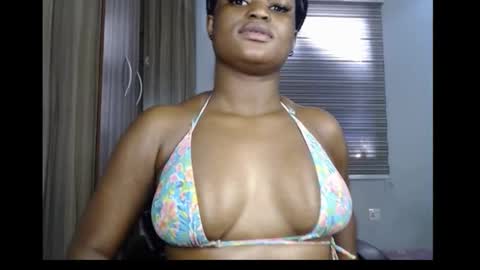 Snapshot of cum_ebony_petitxx chatting on 10-12-25, 07:07 cath online show from 10-12-25, 07:07