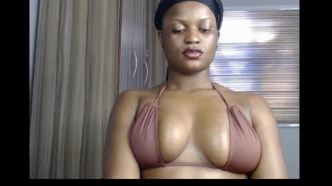 Snapshot of cum_ebony_petitxx chatting on 10-16-25, 07:31 cath online show from 10-16-25, 07:31