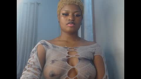 Snapshot of cum_ebony_petitxx chatting on 06-29-26, 07:36 cath online show from 06-29-26, 07:36
