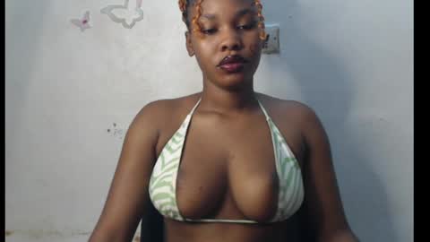 Snapshot of cum_ebony_xxxpetit chatting on 06-10-26, 01:50 Teeha online show from 06-10-26, 01:50