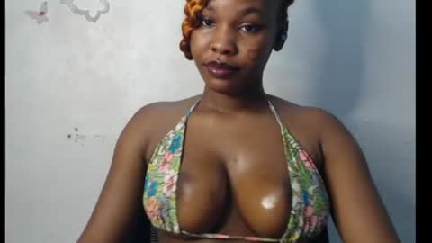 Snapshot of cum_ebony_xxxpetit chatting on 06-12-26, 01:59 Teeha online show from 06-12-26, 01:59