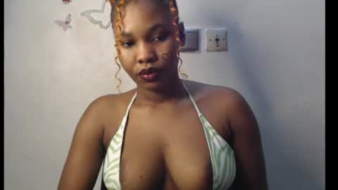 Snapshot of cum_ebony_xxxpetit chatting on 06-17-26, 01:19 Teeha online show from 06-17-26, 01:19