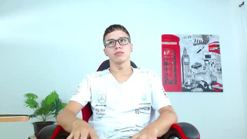 cumandres online show from 09-10-25, 01:55