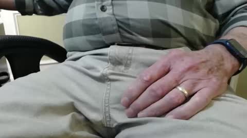 Snapshot of cumazur chatting on 01-13-26, 10:37 cumazur online show from 01-13-26, 10:37