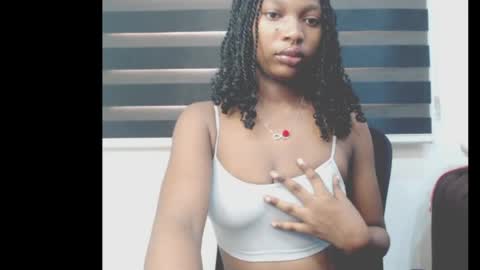 Snapshot of cumebony_petit chatting on 05-03-26, 01:28 cumebony_petit online show from 05-03-26, 01:28