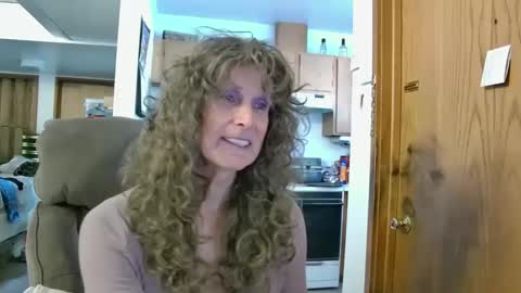 Snapshot of cumfornikki chatting on 01-25-25, 04:46 Nikki online show from 01-25-25, 04:46