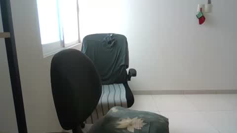 Snapshot of cummmann chatting on 12-21-25, 06:37 cummmann online show from 12-21-25, 06:37