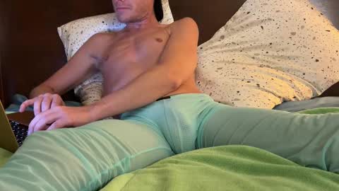Snapshot of cumwatchmenut chatting on 10-08-25, 11:35 cumwatchmenut online show from 10-08-25, 11:35