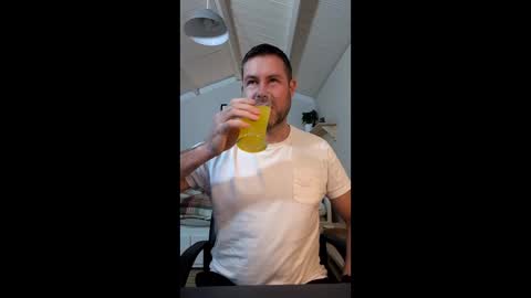 Snapshot of cupcakecreampie chatting on 12-19-25, 12:06 Adam online show from 12-19-25, 12:06