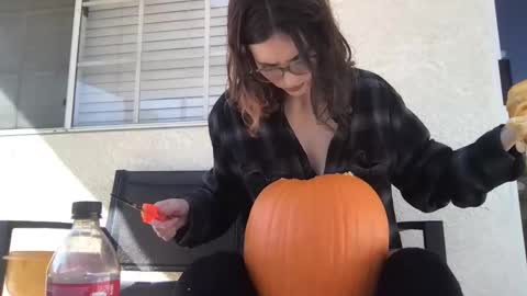 Snapshot of cupiesbedroom chatting on 10-22-25, 06:40 Cupid online show from 10-22-25, 06:40