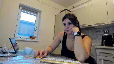 maria  alex online show from 11-18-25, 01:37