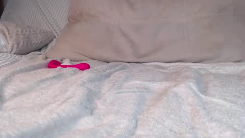 Snapshot of cuponette chatting on 01-05-26, 05:38 Jessy online show from 01-05-26, 05:38