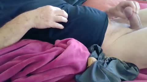 Snapshot of curiosthings chatting on 10-11-25, 07:51 curiosthings online show from 10-11-25, 07:51