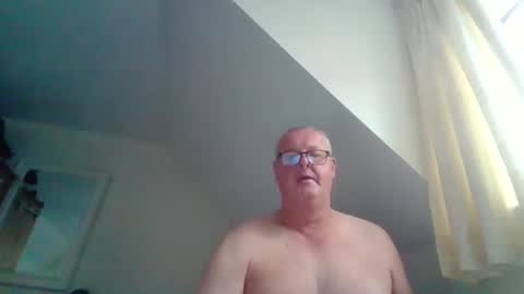 Snapshot of curiousax77 chatting on 05-10-26, 08:08 curiousax77 online show from 05-10-26, 08:08