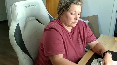 Snapshot of curiouscouple3143 chatting on 02-04-25, 07:33 curious couple online show from 02-04-25, 07:33