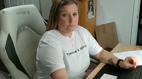 Snapshot of curiouscouple3143 chatting on 02-07-25, 06:45 curious couple online show from 02-07-25, 06:45