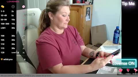 Snapshot of curiouscouple3143 chatting on 02-17-25, 05:10 curious couple online show from 02-17-25, 05:10