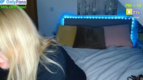 Snapshot of curiousneighbour chatting on 02-03-26, 04:54 FREE Instagram dancingneighbour online show from 02-03-26, 04:54