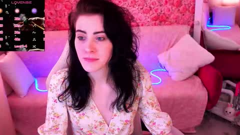 Snapshot of curleyblueeyes chatting on 03-25-26, 02:01 curleyblueeyes online show from 03-25-26, 02:01