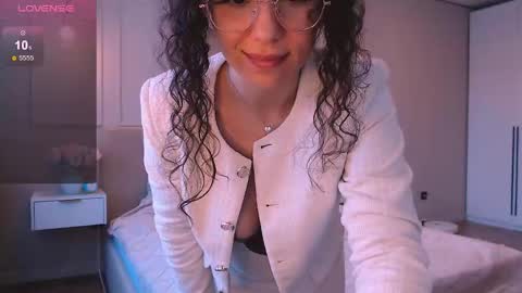 curly_jade_ online show from 05-16-26, 03:00