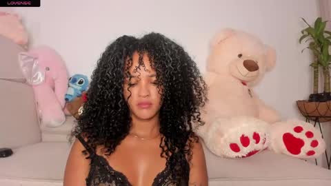 Snapshot of curly_sweett chatting on 06-05-26, 11:27 Curly - OF- CURLY SWEETT online show from 06-05-26, 11:27