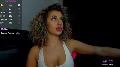 Snapshot of curlyanto chatting on 12-29-24, 03:54 Antonia online show from 12-29-24, 03:54