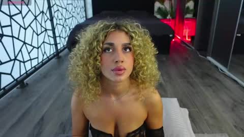 Antonia online show from 06-17-26, 10:39