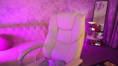 Snapshot of curlycandyxx chatting on 10-09-25, 02:37 curlycandyxx online show from 10-09-25, 02:37