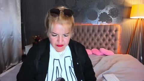 CurlyDreams online show from 09-13-25, 05:57