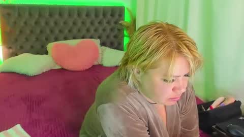 CurlyDreams online show from 06-24-26, 02:10