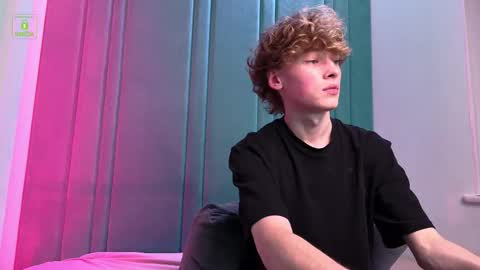 Snapshot of curlytwinkboy chatting on 09-19-25, 08:42 KEVIN online show from 09-19-25, 08:42