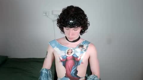 Snapshot of curlyytwink chatting on 03-08-26, 01:58 Noah online show from 03-08-26, 01:58