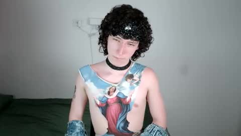 Snapshot of curlyytwink chatting on 03-08-26, 02:04 Noah online show from 03-08-26, 02:04