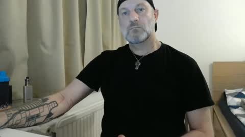 Snapshot of curman85 chatting on 12-11-24, 12:02 Curman85 online show from 12-11-24, 12:02