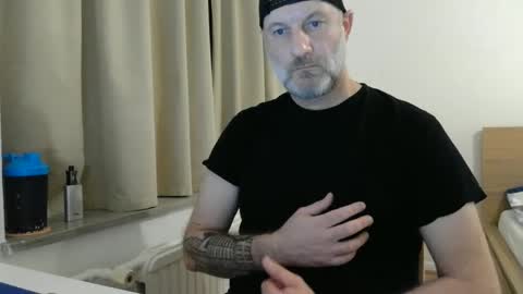 Snapshot of curman85 chatting on 01-09-25, 11:34 Curman85 online show from 01-09-25, 11:34