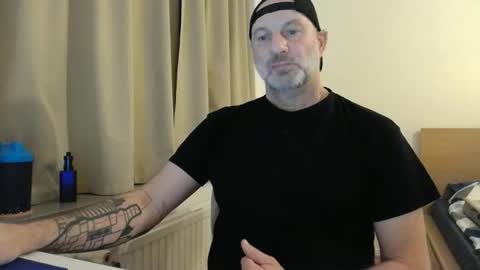 Snapshot of curman85 chatting on 10-27-25, 10:58 Curman85 online show from 10-27-25, 10:58