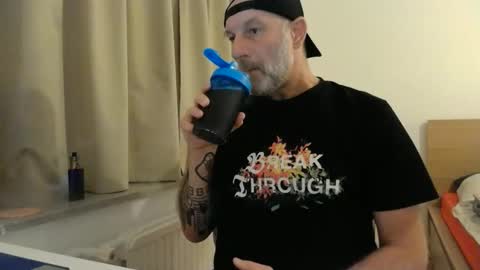 Snapshot of curman85 chatting on 12-14-25, 11:53 Curman85 online show from 12-14-25, 11:53