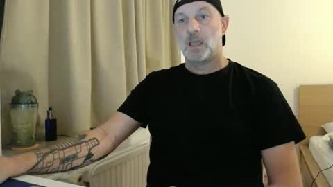 Snapshot of curman85 chatting on 12-21-25, 11:12 Curman85 online show from 12-21-25, 11:12