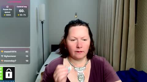 Snapshot of curvy_girlz chatting on 09-13-25, 06:40 curvy_girlz online show from 09-13-25, 06:40
