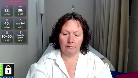 Snapshot of curvy_girlz chatting on 09-28-25, 04:23 curvy_girlz online show from 09-28-25, 04:23