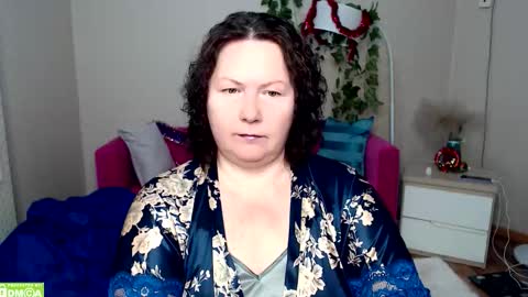 curvy_girlz online show from 12-18-25, 03:40