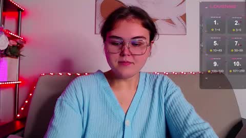 Snapshot of curvy_janie chatting on 12-15-25, 01:32 Jane online show from 12-15-25, 01:32