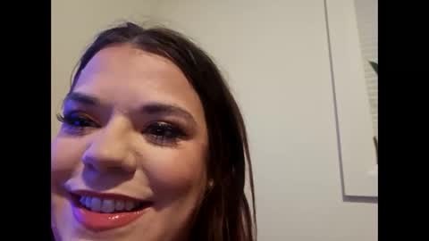 Snapshot of curvyandthic chatting on 10-27-25, 06:17 Curvyandthic online show from 10-27-25, 06:17