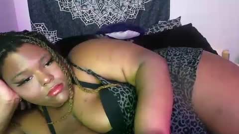 Snapshot of curvybcelinemixe chatting on 02-13-25, 12:13 Cline online show from 02-13-25, 12:13