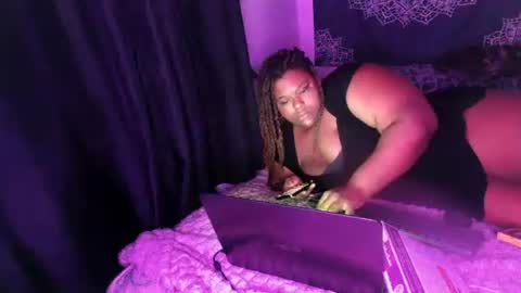 Snapshot of curvybcelinemixe chatting on 02-19-25, 03:39 Cline online show from 02-19-25, 03:39