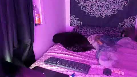 Snapshot of curvybcelinemixe chatting on 02-20-25, 06:39 Cline online show from 02-20-25, 06:39